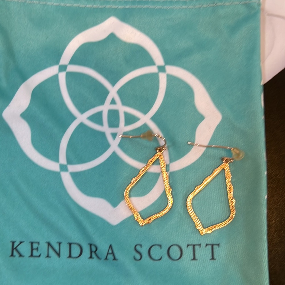 Kendra Scott Sophia Drop Earrings in Rose Gold - Picture 2 of 2